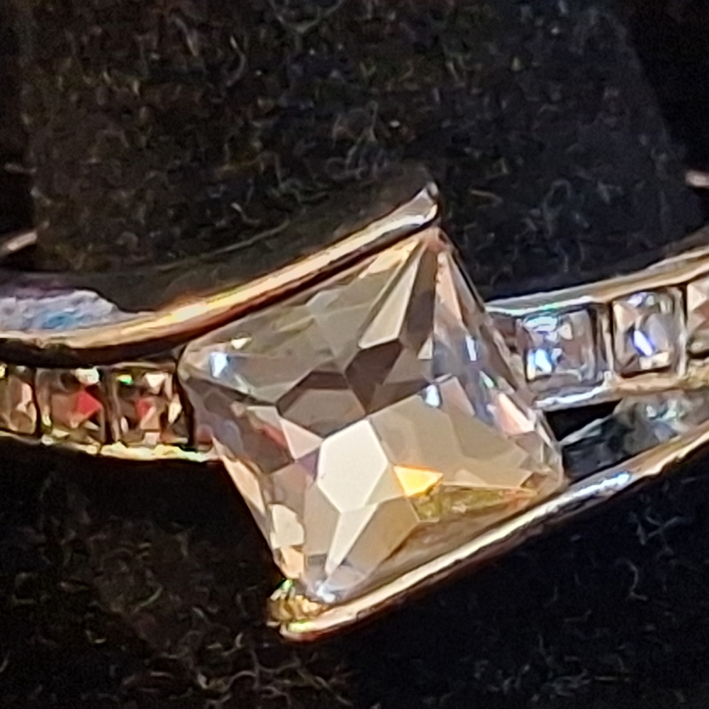 Silvertone Ring With Faux Diamonds Size 11 1/2 - Picture 8 of 9